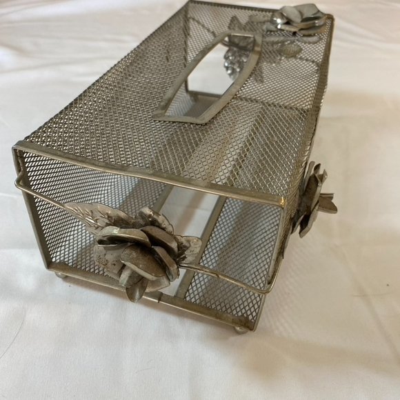 Vintage 50s 60s metal mesh tissue box with roses Mid Century Modern - Picture 6 of 6